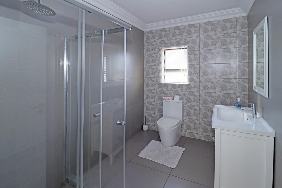 6 Bedroom Property for Sale in Blue Valley Gauteng