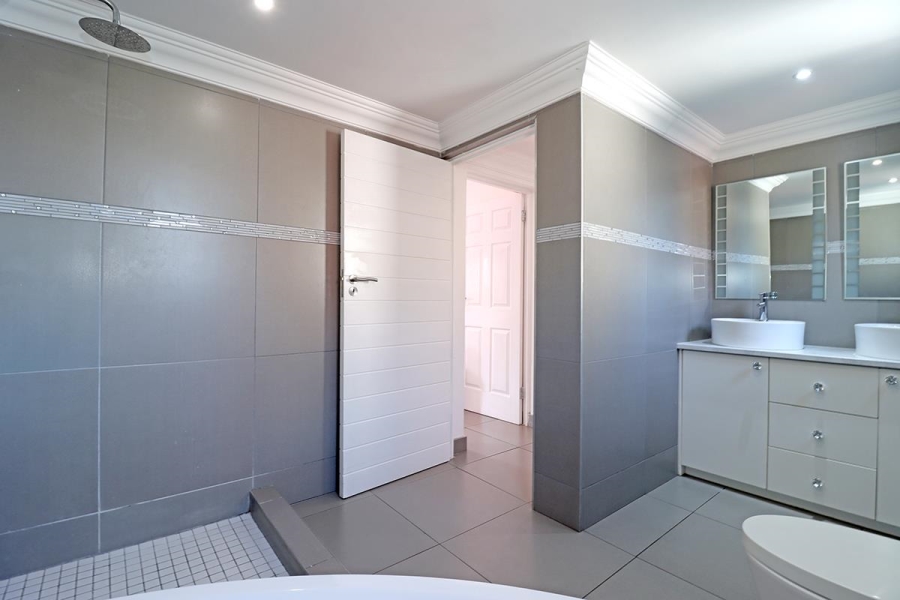 6 Bedroom Property for Sale in Blue Valley Gauteng