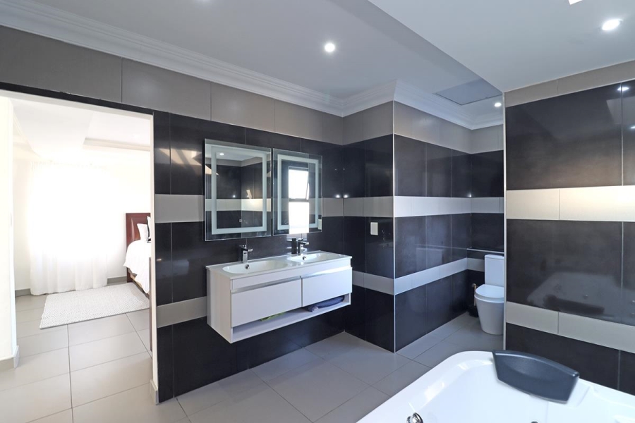 6 Bedroom Property for Sale in Blue Valley Gauteng