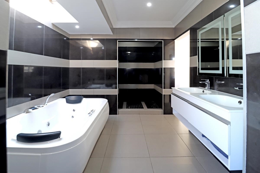 6 Bedroom Property for Sale in Blue Valley Gauteng