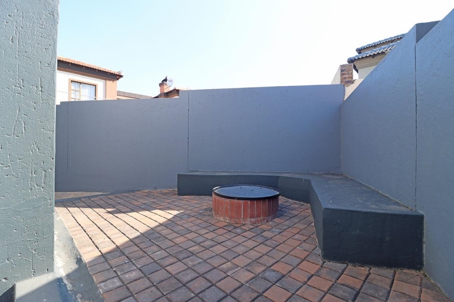 6 Bedroom Property for Sale in Blue Valley Gauteng
