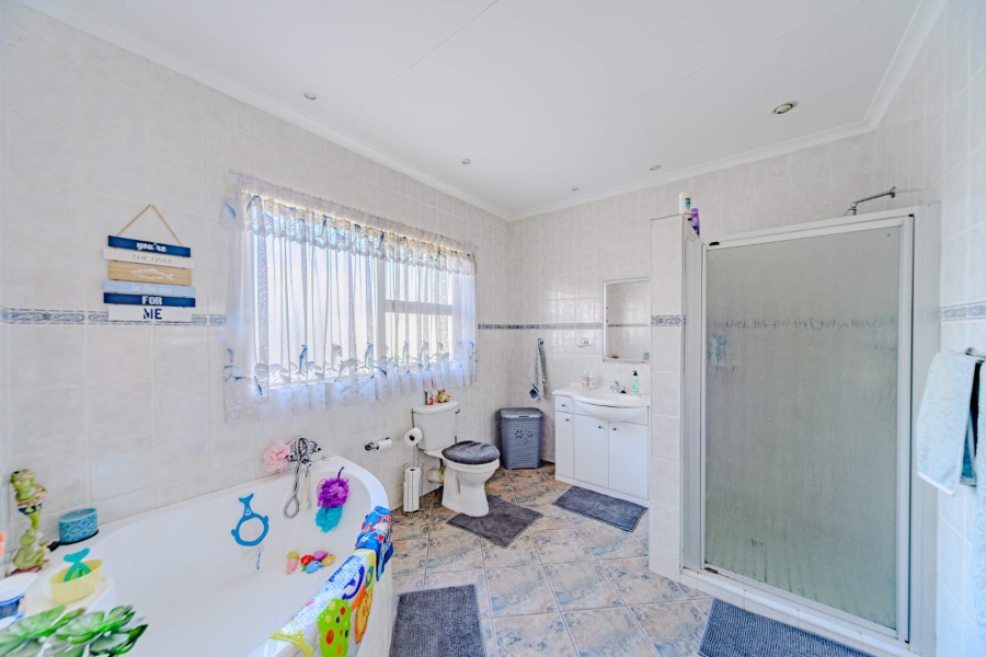 4 Bedroom Property for Sale in Blue Valley Golf Estate Gauteng