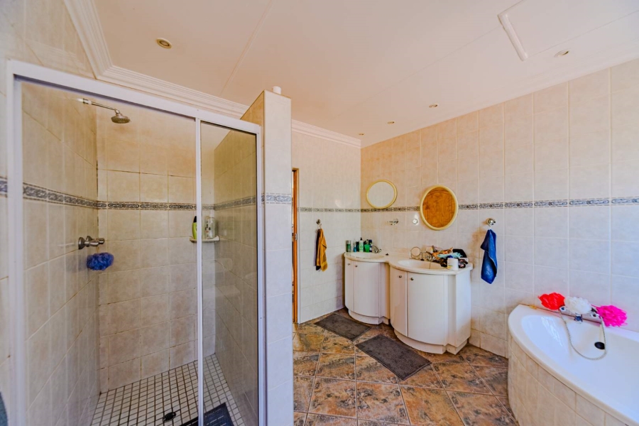 4 Bedroom Property for Sale in Blue Valley Golf Estate Gauteng