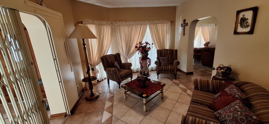 6 Bedroom Property for Sale in Akasia Gauteng