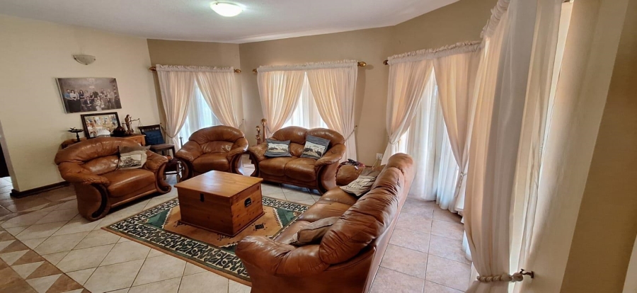 6 Bedroom Property for Sale in Akasia Gauteng