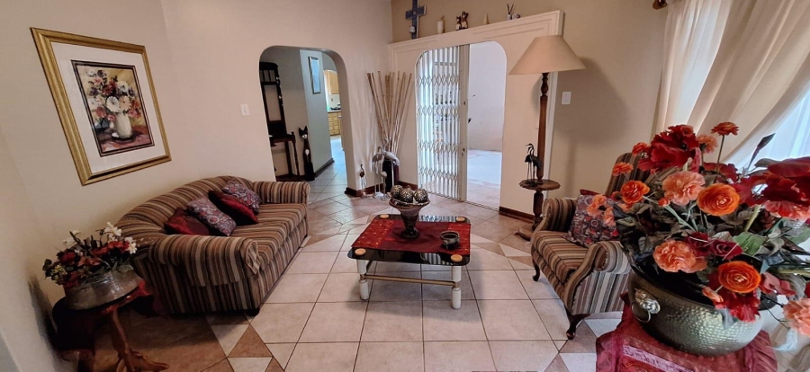 6 Bedroom Property for Sale in Akasia Gauteng