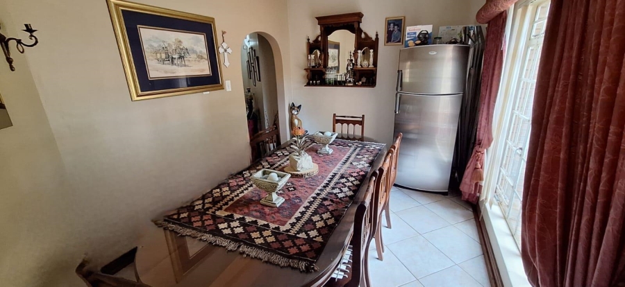 6 Bedroom Property for Sale in Akasia Gauteng