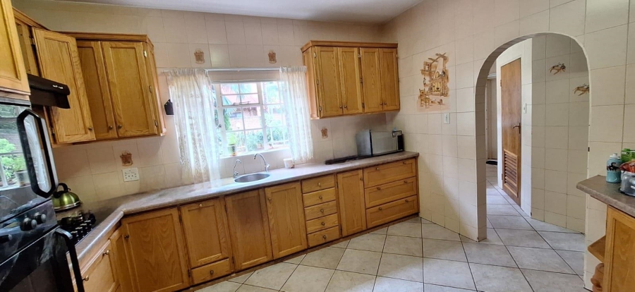 6 Bedroom Property for Sale in Akasia Gauteng