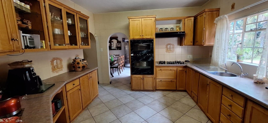 6 Bedroom Property for Sale in Akasia Gauteng