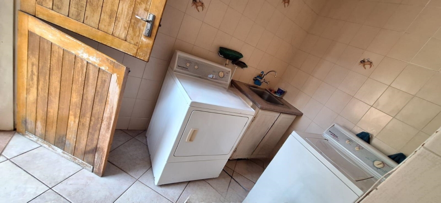 6 Bedroom Property for Sale in Akasia Gauteng