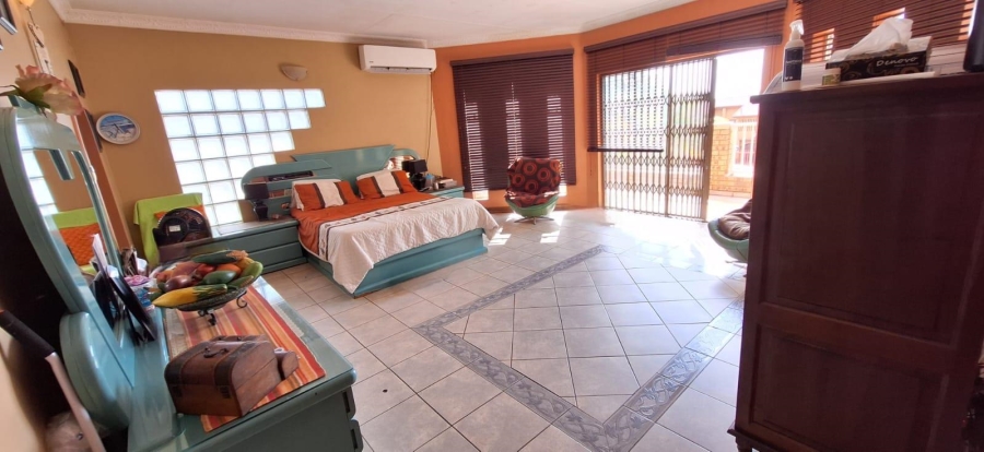 6 Bedroom Property for Sale in Akasia Gauteng