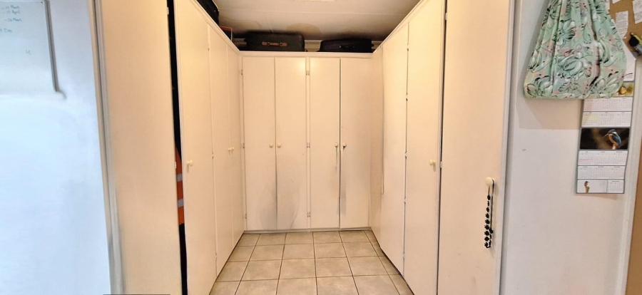 6 Bedroom Property for Sale in Akasia Gauteng