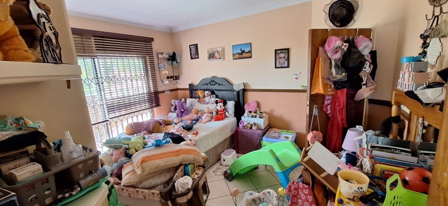 6 Bedroom Property for Sale in Akasia Gauteng