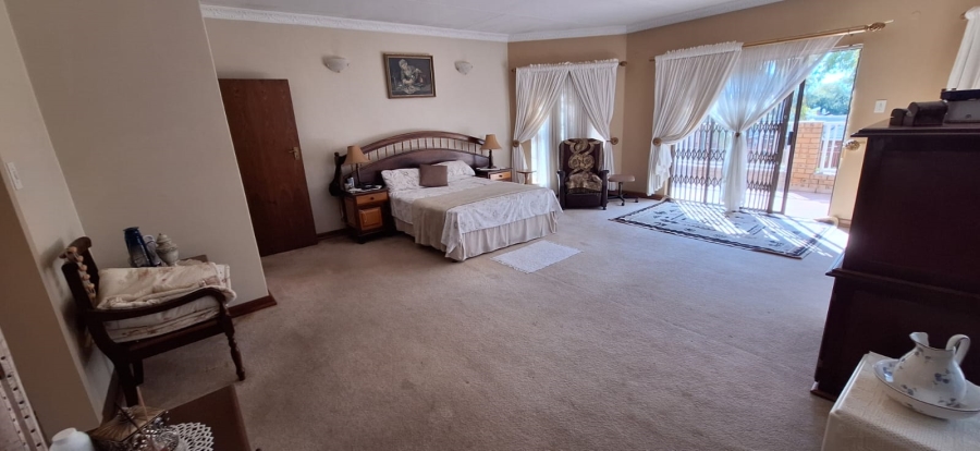 6 Bedroom Property for Sale in Akasia Gauteng