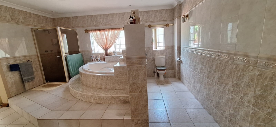 6 Bedroom Property for Sale in Akasia Gauteng