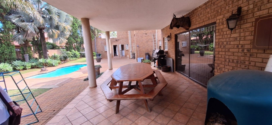 6 Bedroom Property for Sale in Akasia Gauteng