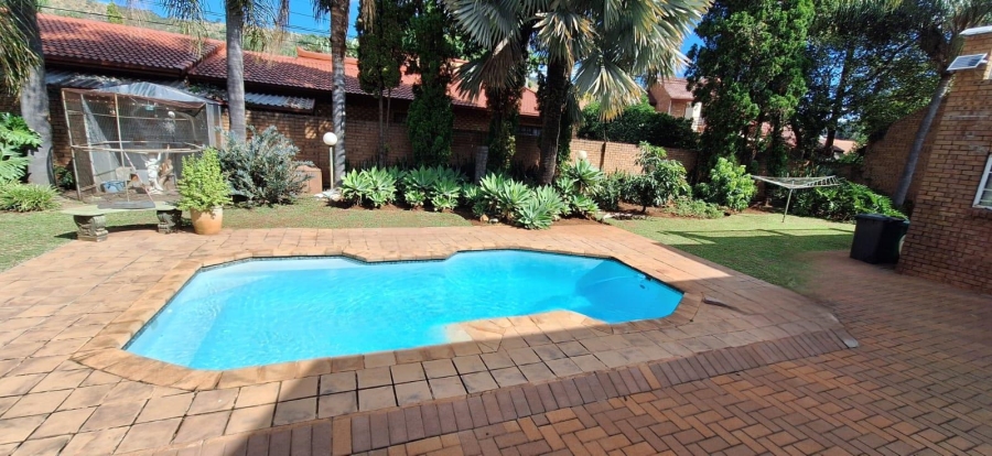6 Bedroom Property for Sale in Akasia Gauteng