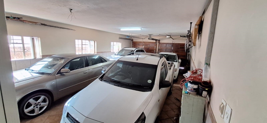 6 Bedroom Property for Sale in Akasia Gauteng