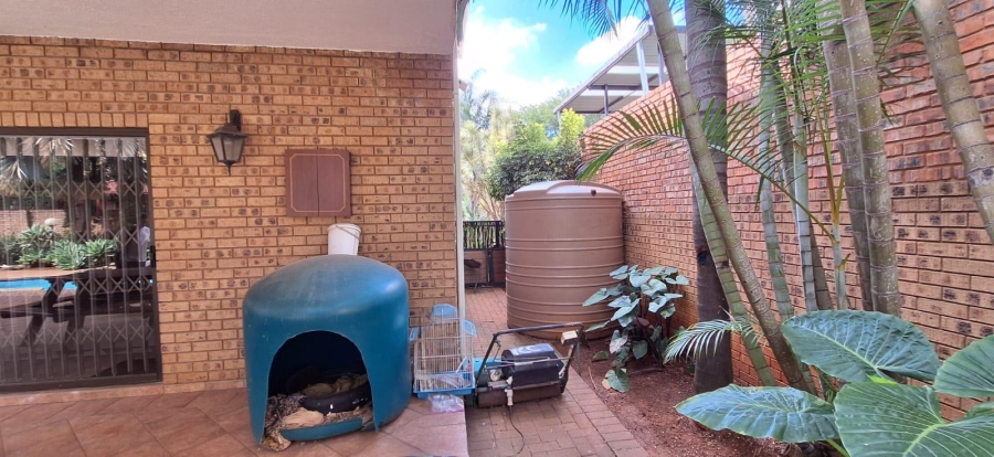 6 Bedroom Property for Sale in Akasia Gauteng