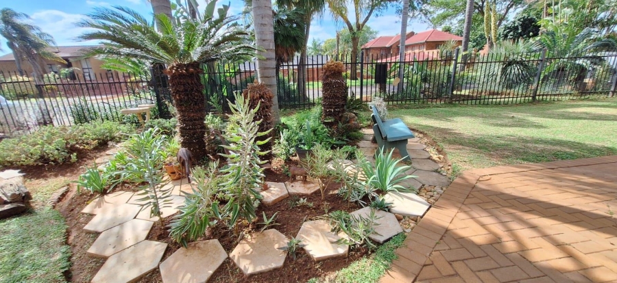 6 Bedroom Property for Sale in Akasia Gauteng