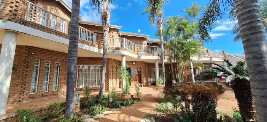 6 Bedroom Property for Sale in Akasia Gauteng
