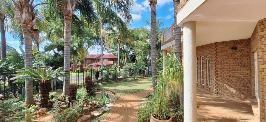 6 Bedroom Property for Sale in Akasia Gauteng