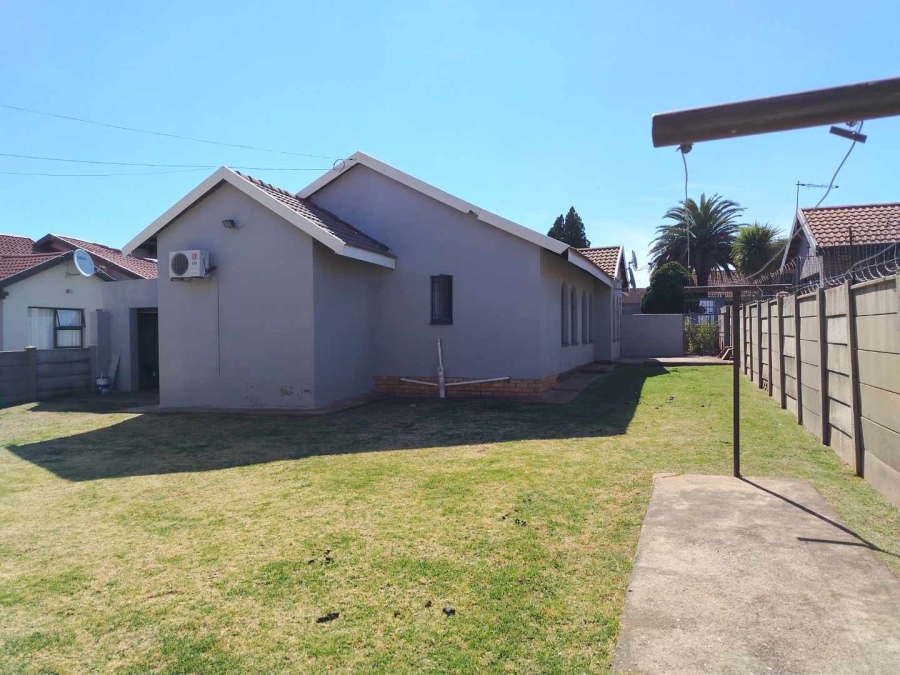 3 Bedroom Property for Sale in Zakariyya Park Gauteng