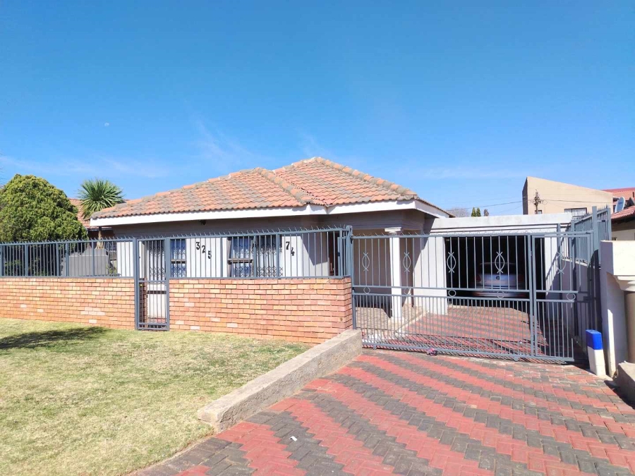 3 Bedroom Property for Sale in Zakariyya Park Gauteng