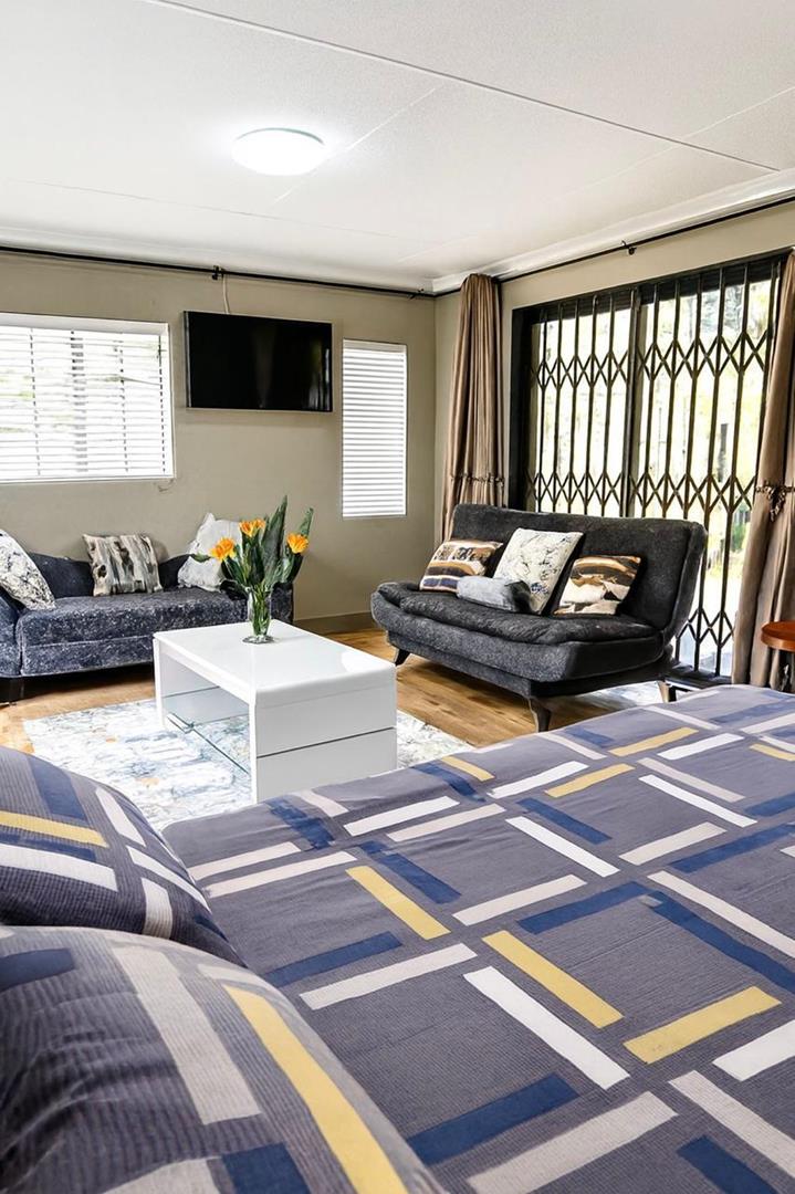 4 Bedroom Property for Sale in Hekpoort Gauteng
