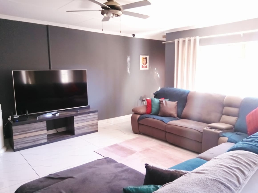 4 Bedroom Property for Sale in Brackendowns Gauteng