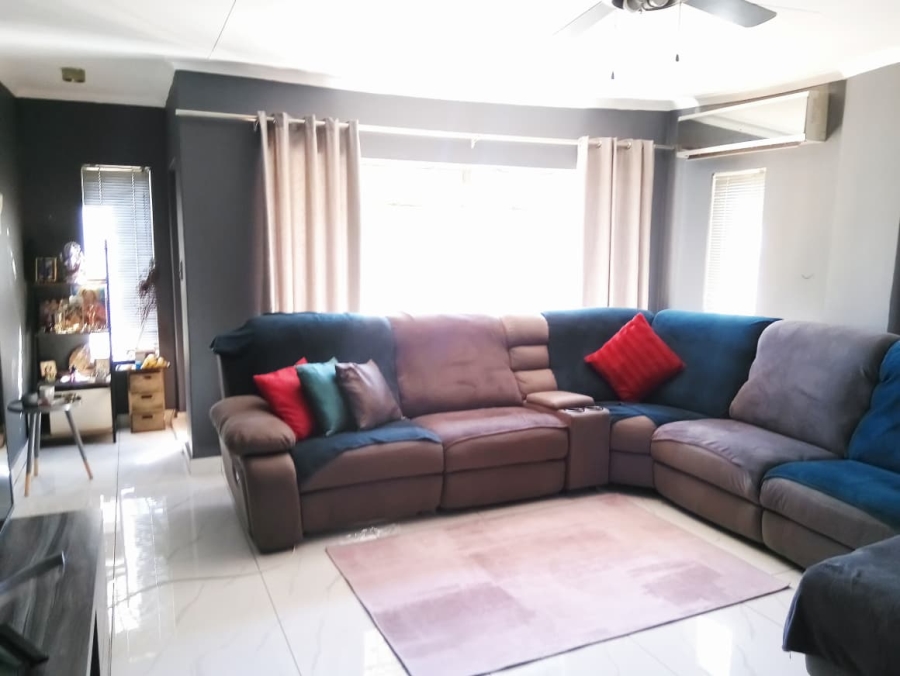 4 Bedroom Property for Sale in Brackendowns Gauteng