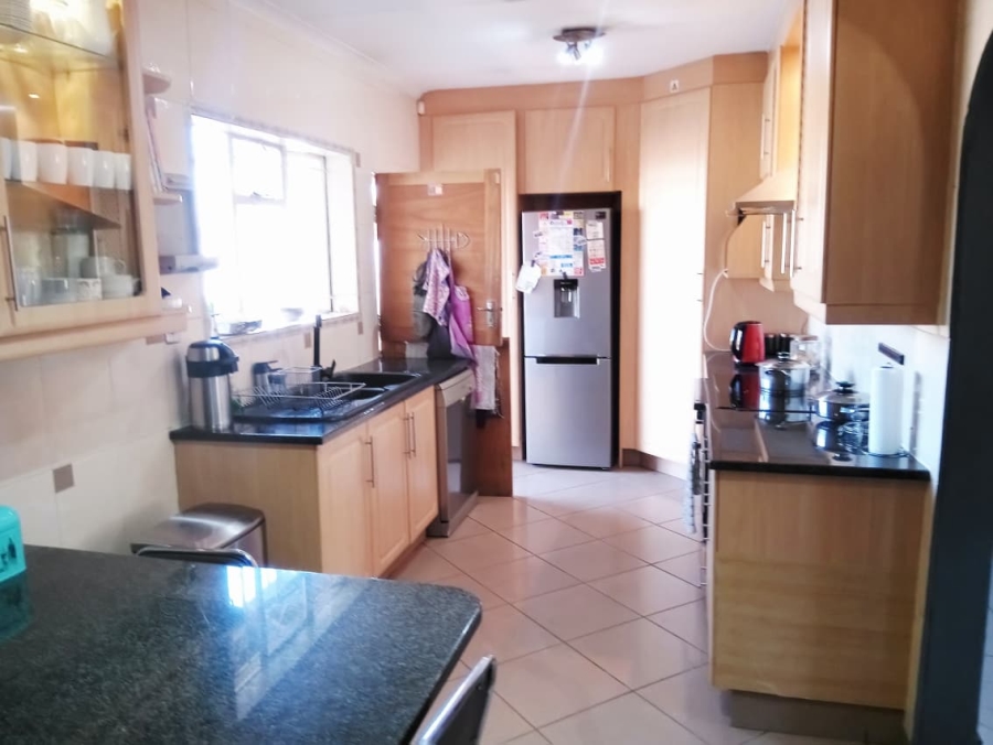 4 Bedroom Property for Sale in Brackendowns Gauteng