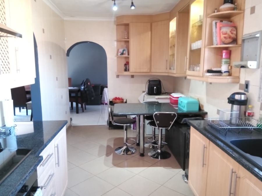 4 Bedroom Property for Sale in Brackendowns Gauteng
