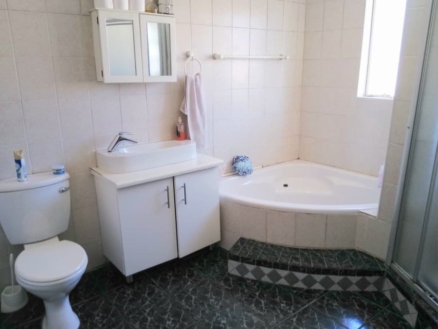 4 Bedroom Property for Sale in Brackendowns Gauteng