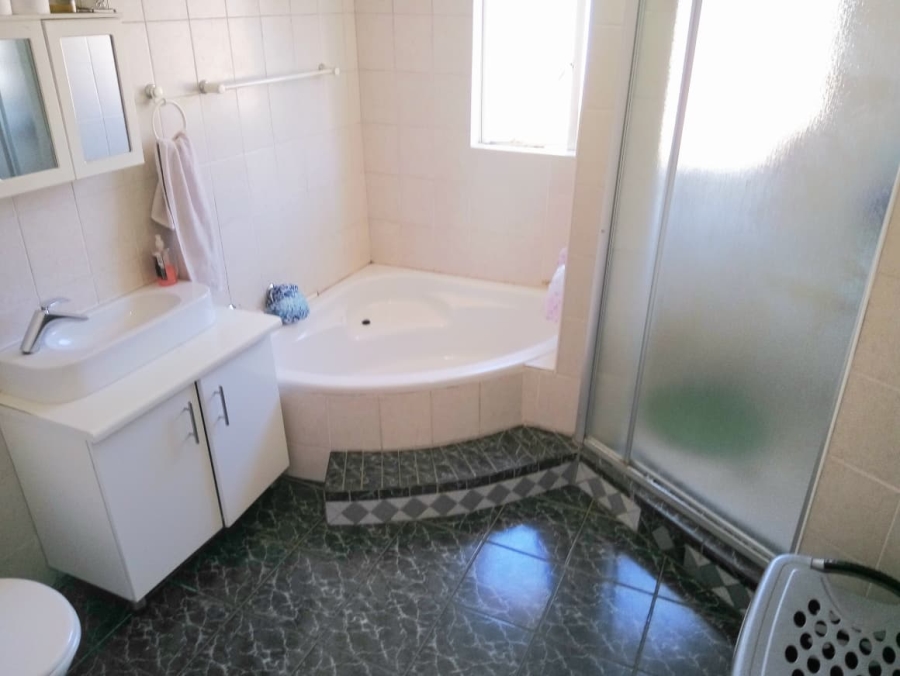 4 Bedroom Property for Sale in Brackendowns Gauteng