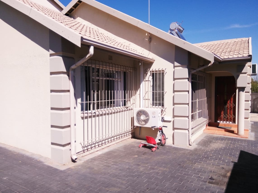 4 Bedroom Property for Sale in Brackendowns Gauteng