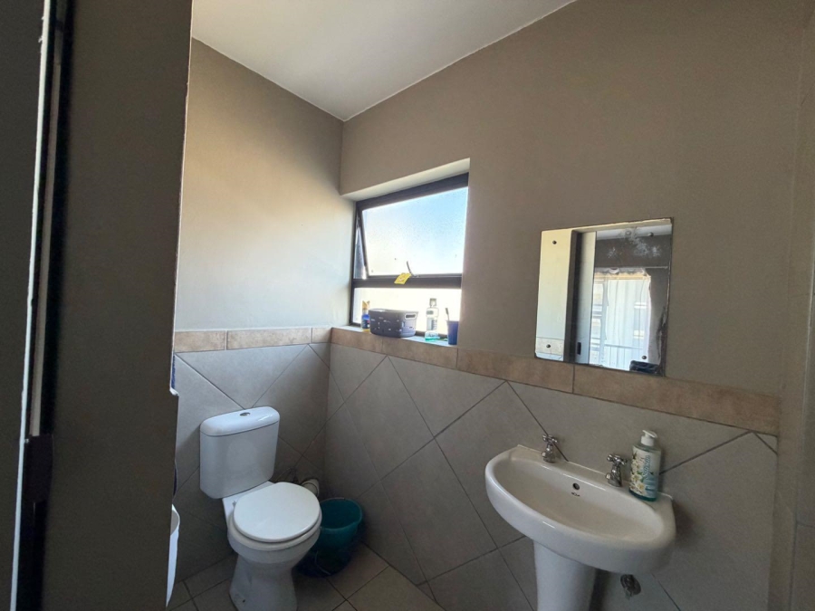 1 Bedroom Property for Sale in Glen Austin AH Gauteng
