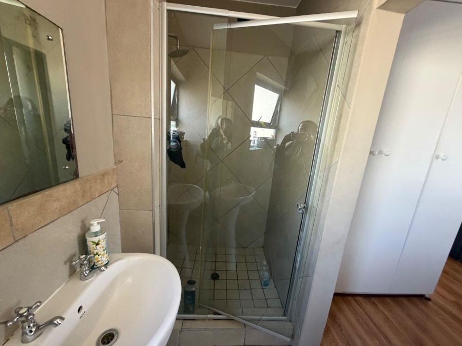 1 Bedroom Property for Sale in Glen Austin AH Gauteng