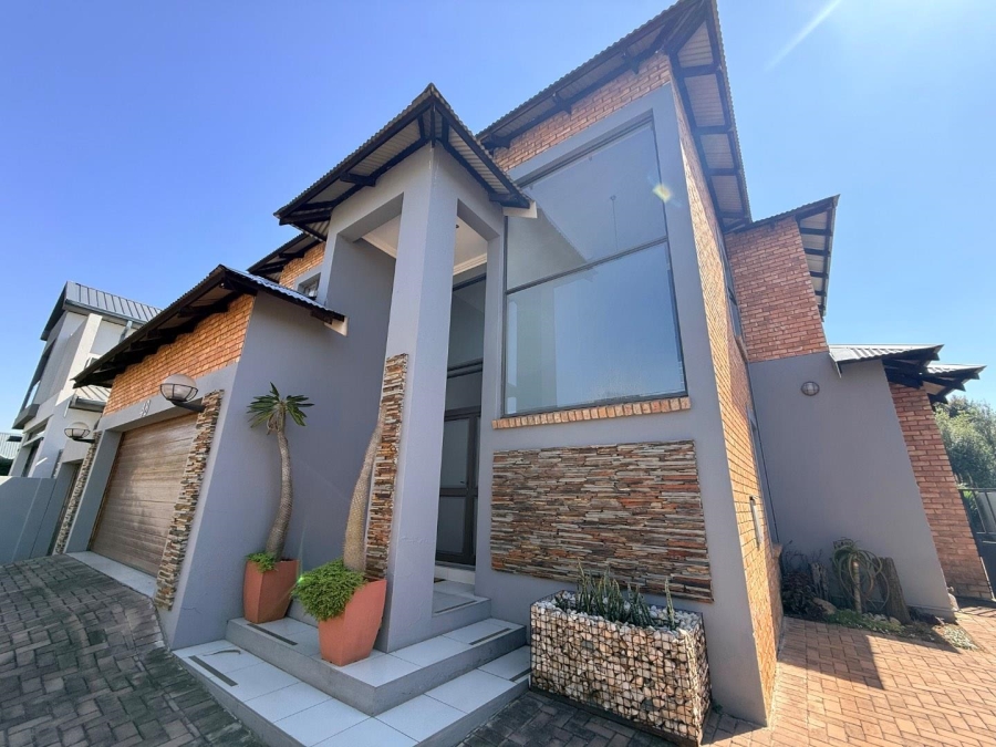 4 Bedroom Property for Sale in Alberante Gauteng