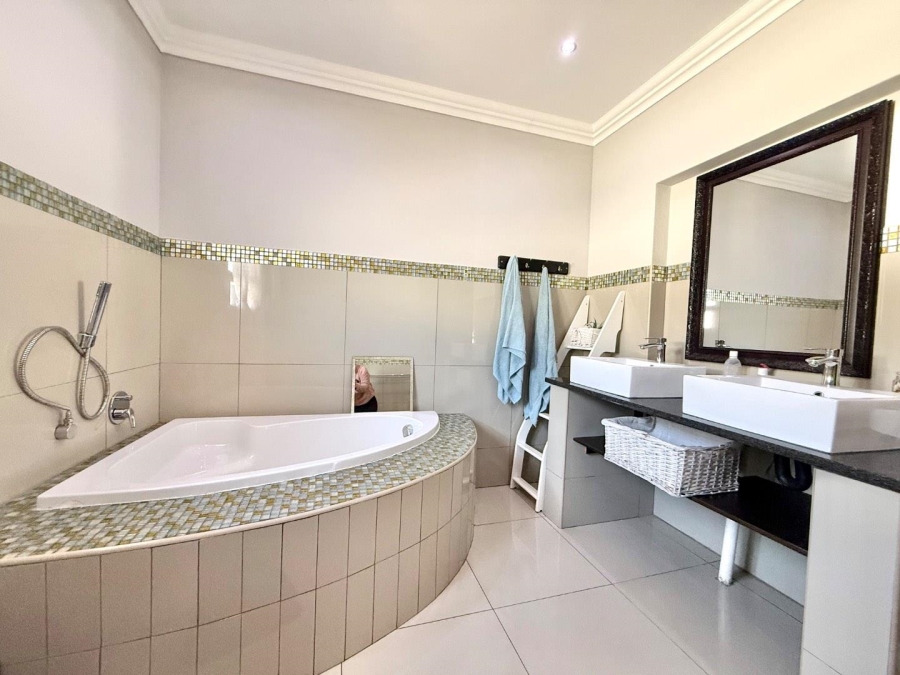 4 Bedroom Property for Sale in Alberante Gauteng