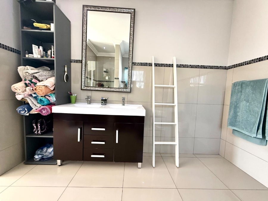4 Bedroom Property for Sale in Alberante Gauteng