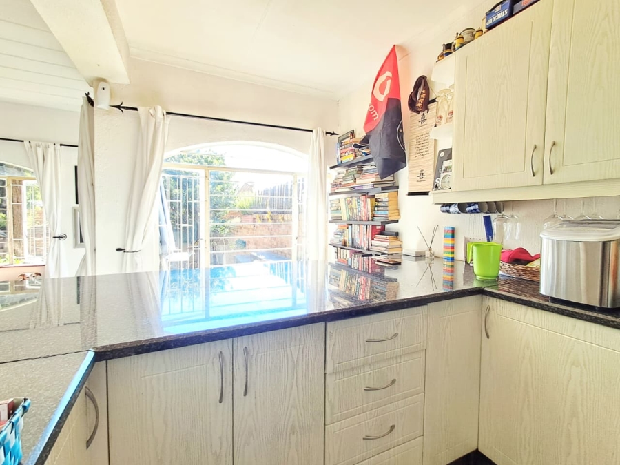 1 Bedroom Property for Sale in Corlett Gardens Gauteng