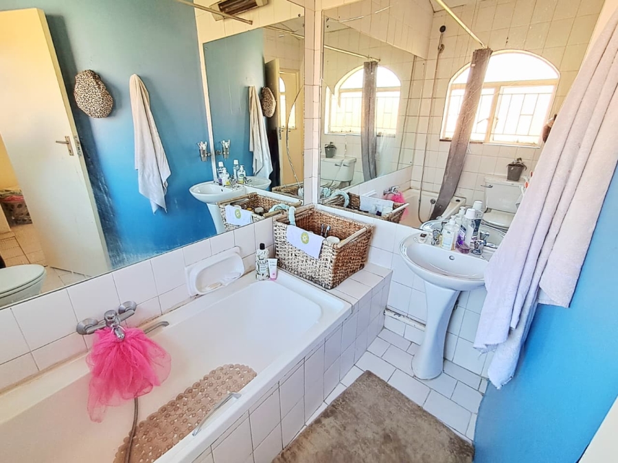 1 Bedroom Property for Sale in Corlett Gardens Gauteng