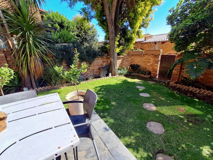 1 Bedroom Property for Sale in Corlett Gardens Gauteng