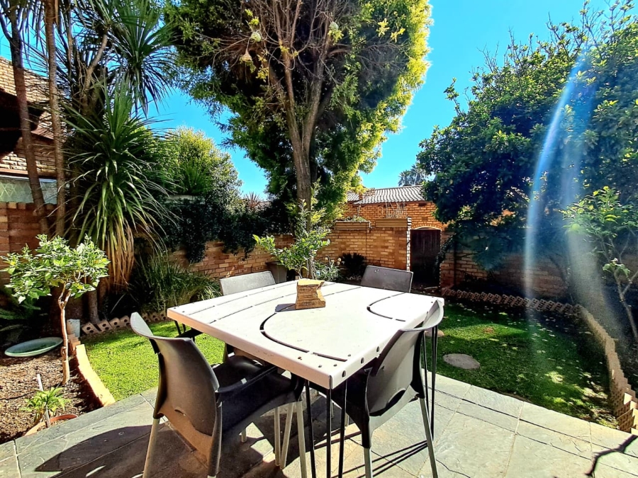 1 Bedroom Property for Sale in Corlett Gardens Gauteng