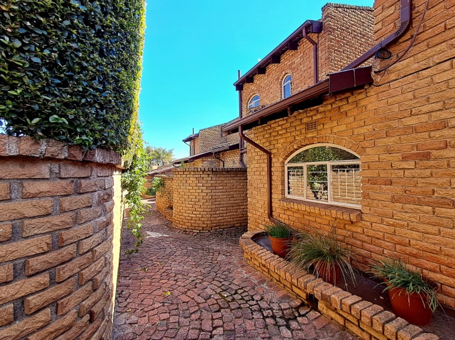 1 Bedroom Property for Sale in Corlett Gardens Gauteng