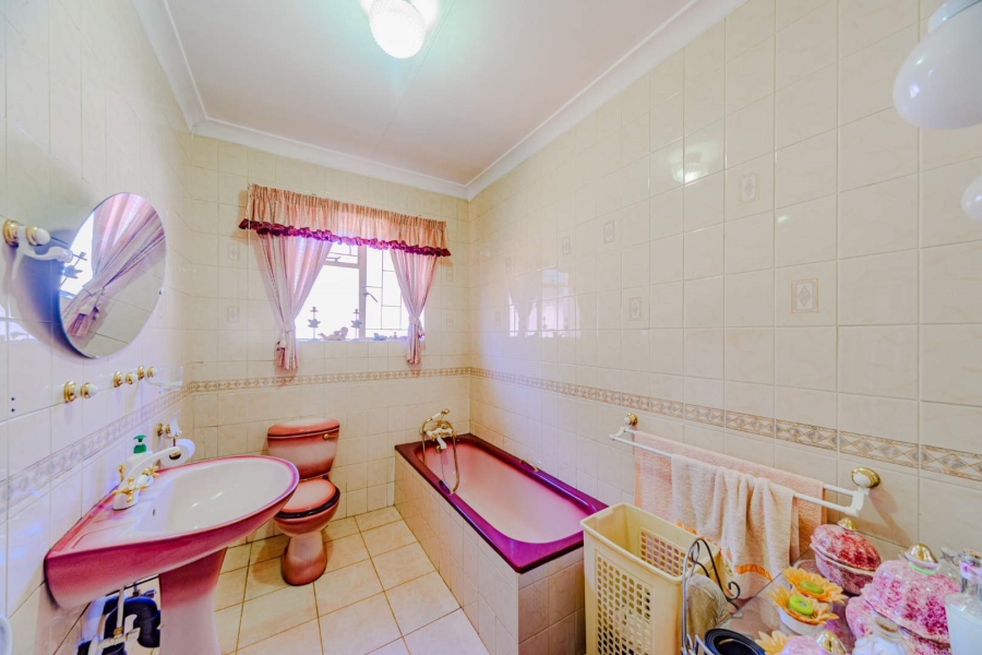 4 Bedroom Property for Sale in Kilner Park Gauteng