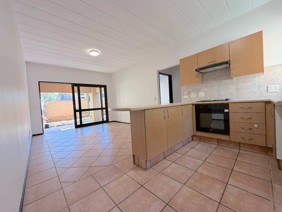To Let 1 Bedroom Property for Rent in Douglasdale Gauteng