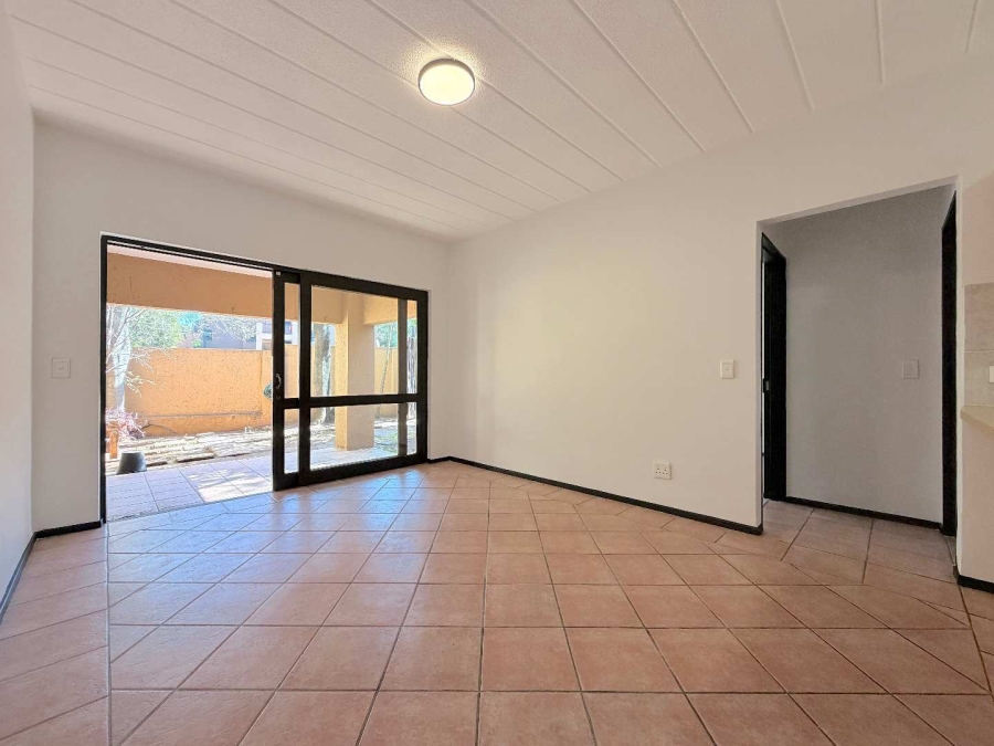 To Let 1 Bedroom Property for Rent in Douglasdale Gauteng