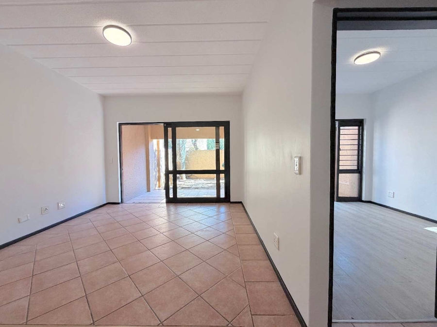 To Let 1 Bedroom Property for Rent in Douglasdale Gauteng